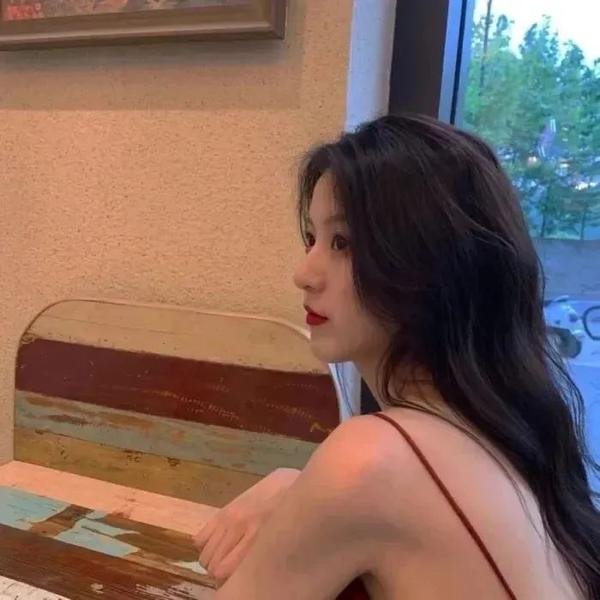 S级怪兽《贝希摩斯》被误认成小猫,成为精灵女孩的骑士(宠物)一起生活